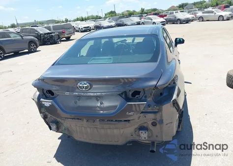 2018 Toyota Camry Le z USA, uszkodzony, nr VIN 4T1B11HK2JU544717